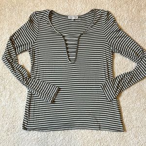 Fitz + Eddi size medium long sleeve